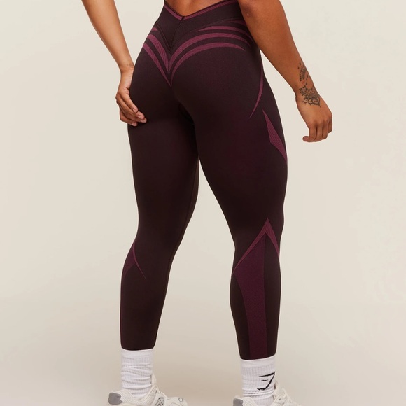Gymshark Pants - GYMSHARK Apex Lift Seamless Leggings
Cherry Purple/Build Pink